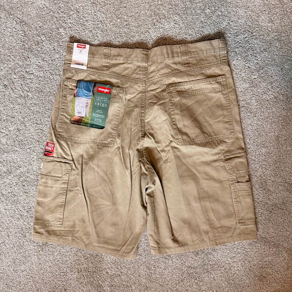 Wrangler Khaki Tan Cargo Shorts with Utility Pockets